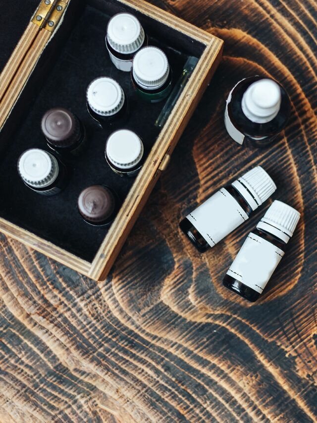 cropped-essential-oils-bottles-on-wooden-background-2021-09-02-08-00-56-utc.jpg