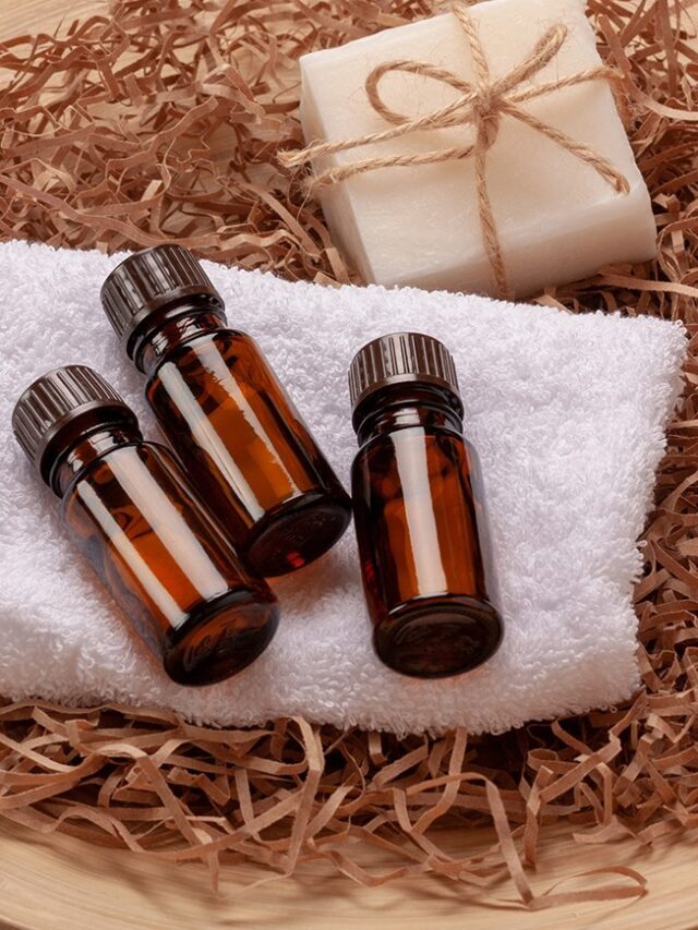 cropped-essential-oils-in-small-brown-glass-bottles-on-woo-2021-11-03-19-12-57-utc.jpg