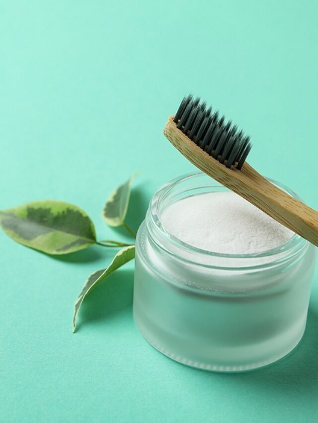 cropped-eco-friendly-toothbrush-and-tooth-powder-on-mint-b-2021-09-02-14-44-27-utc.jpg